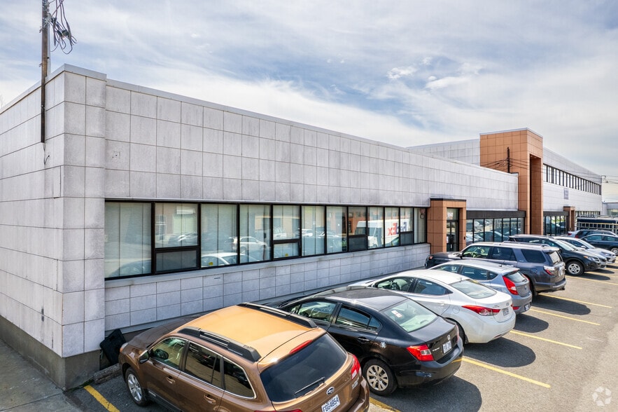 More Photos Of 5540-5610 Rue Paré, Mont-Royal Distribution For Lease