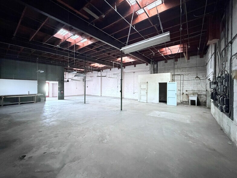 More Photos Of 1100 El Camino Real, Redwood City Storefront For Sale