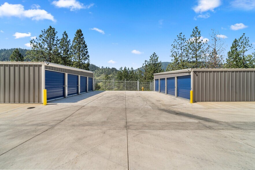 More Photos Of 5450 N River Rd, Gold Hill Self Storage For Sale