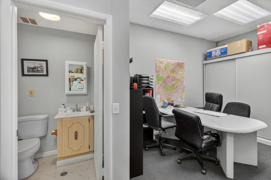 More Photos Of 400 Nevada Way, Boulder City General Retail For Sale