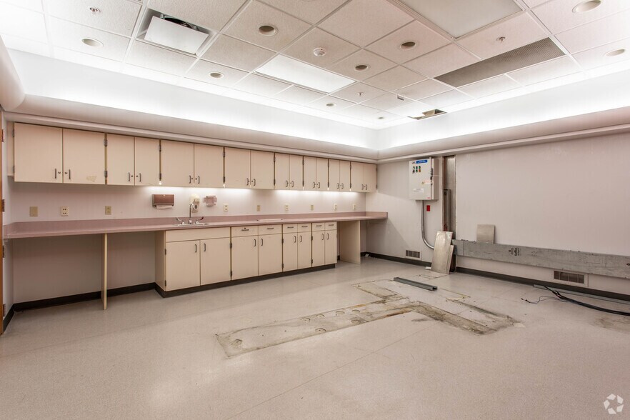 More Photos Of 4015-4059 W Dublin-Granville Rd, Dublin Office For Lease