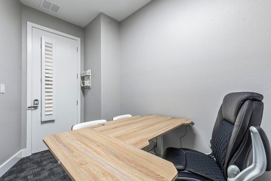 More Photos Of 4869 Palm Coast Pky NW, Palm Coast Office For Lease