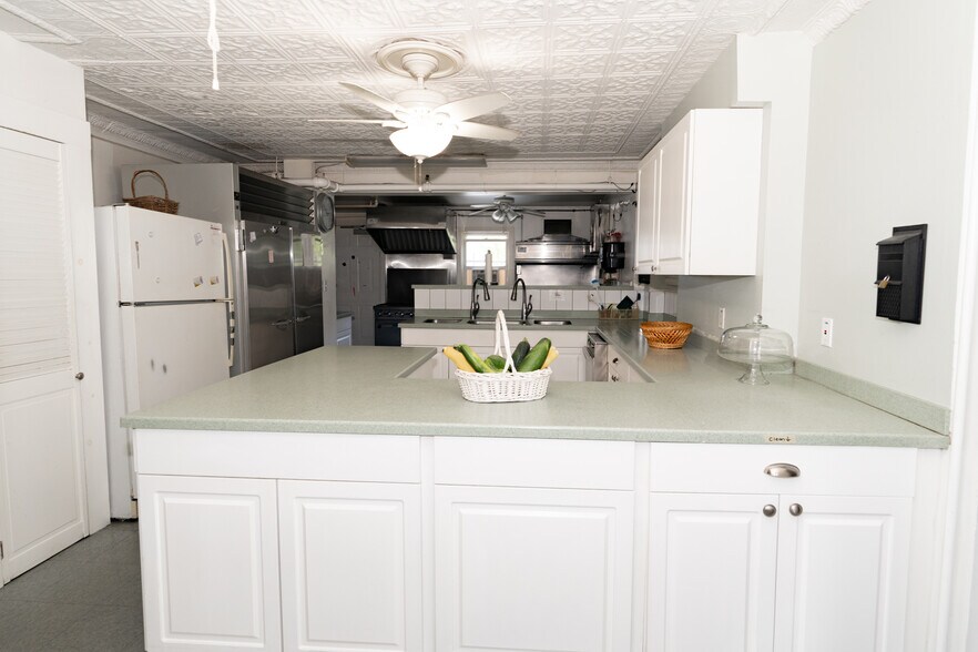 More Photos Of 8 Jennifer Dr, Merrimack Flex For Sale