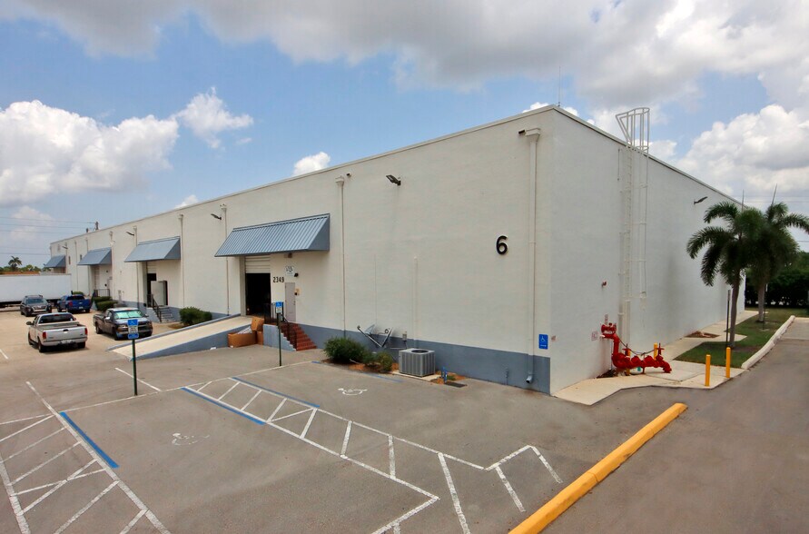 More Photos Of 2201-2211 Stirling Rd, Fort Lauderdale Unknown For Lease