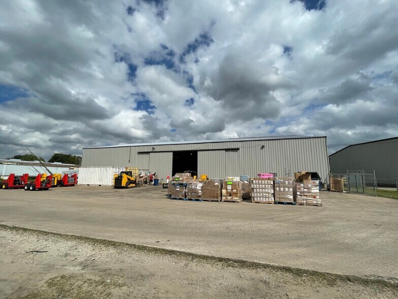 More Photos Of 813 Dumont St, South Houston Service For Lease