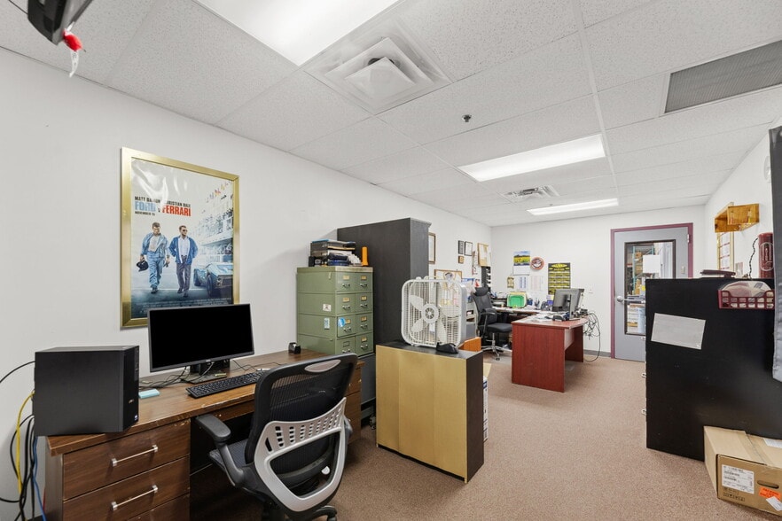 More Photos Of 900 W Miller Rd, Iola Manufacturing For Sale