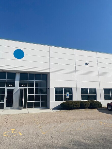 More Photos Of 3483-3491 Swenson Ave, St Charles Warehouse For Lease