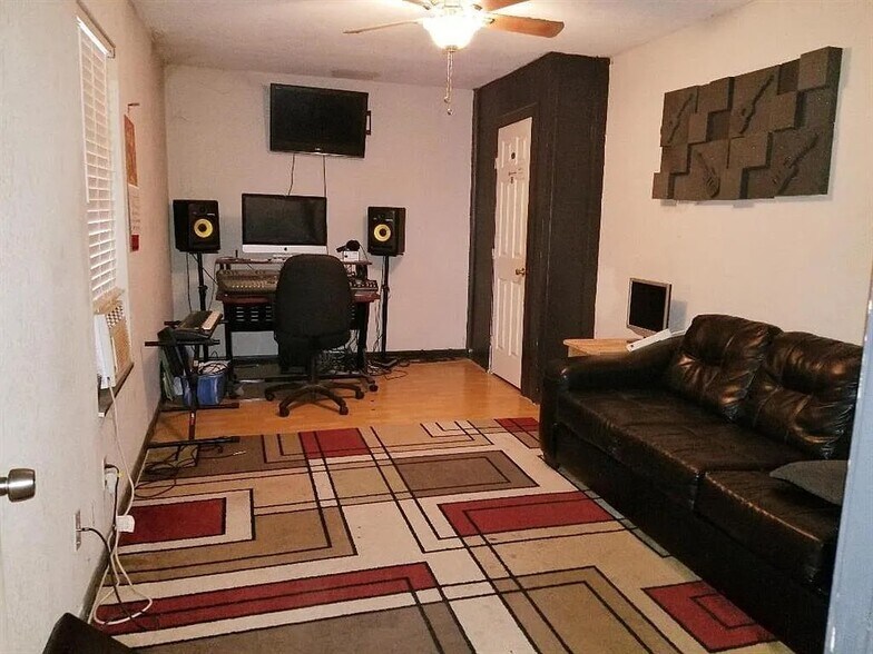 More Photos Of 6516 W Montgomery Rd, Houston Freestanding For Lease