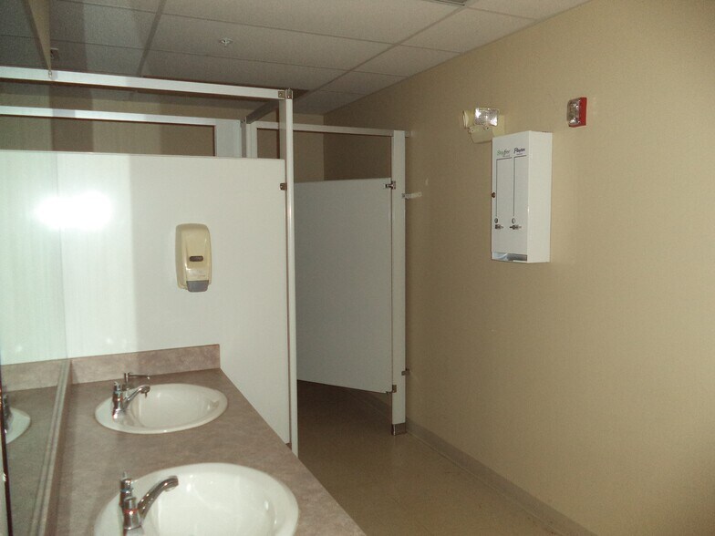 More Photos Of 187 Hampstead Rd, Derry Specialty For Sale