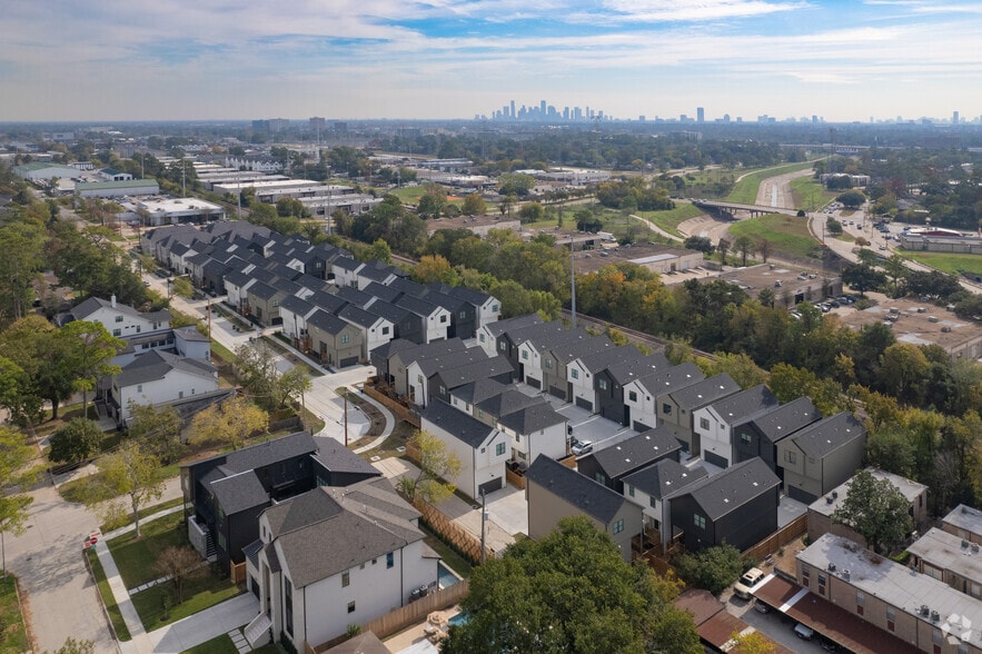 More Photos Of 2527 Judiway St, Houston Apartments For Sale