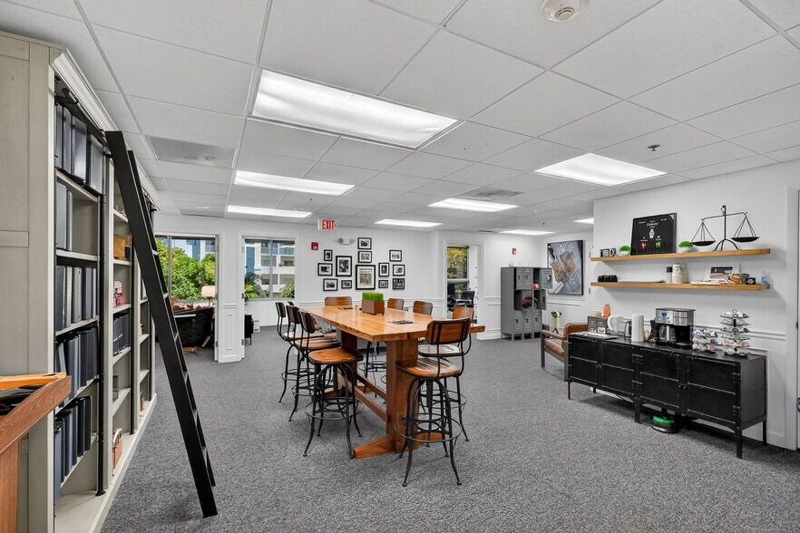 More Photos Of 2121 SW 3rd Ave, Miami Office For Lease