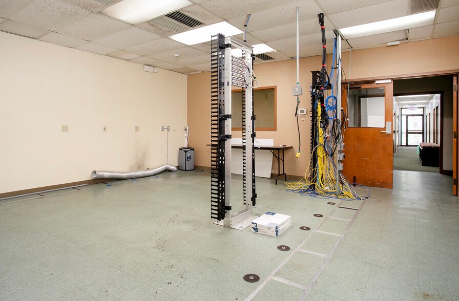 More Photos Of 9846 State Highway 31 E, Tyler Medical For Sale