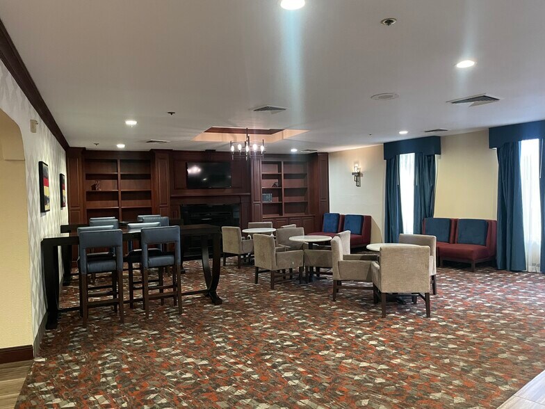 More Photos Of 111 E March Ln, Stockton Hotel For Lease