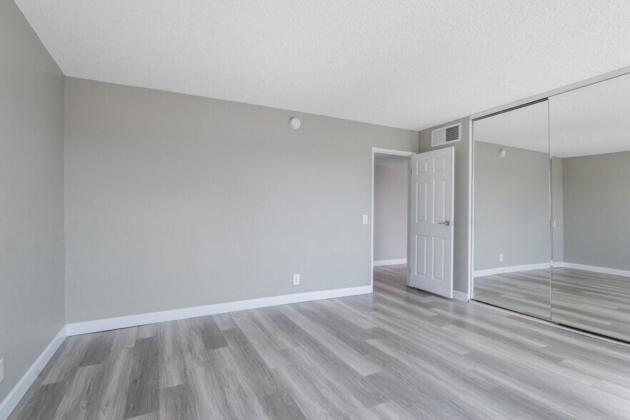 More Photos Of 415-425 Washington Blvd, Marina Del Rey Apartments For Lease