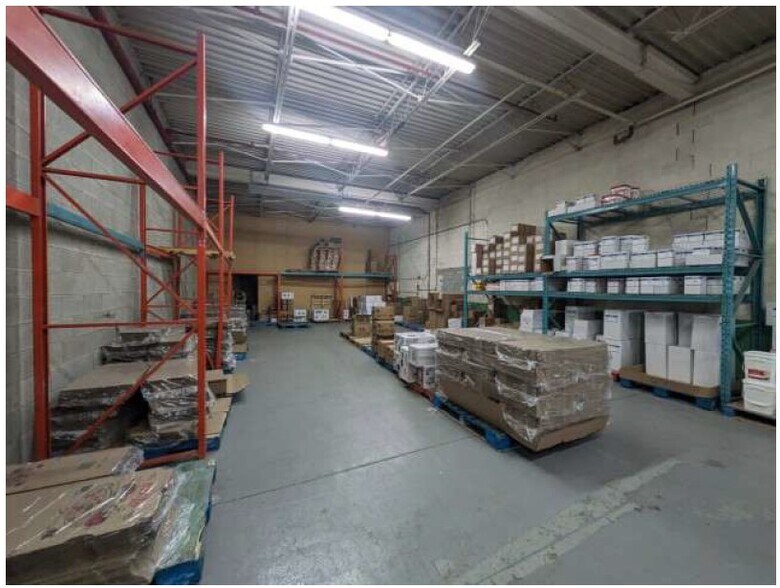 More Photos Of 9200 Rue Charles-de-LaTour, Montréal Industrial For Lease