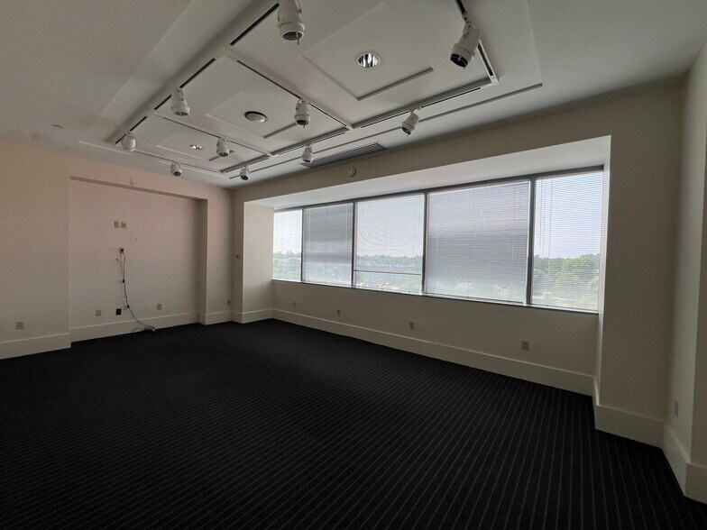 More Photos Of 10330 N Meridian St, Indianapolis Medical For Lease