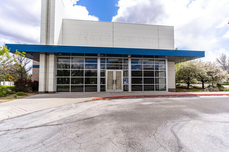 More Photos Of 5000 Meadowood Mall Cir, Reno Unknown For Lease