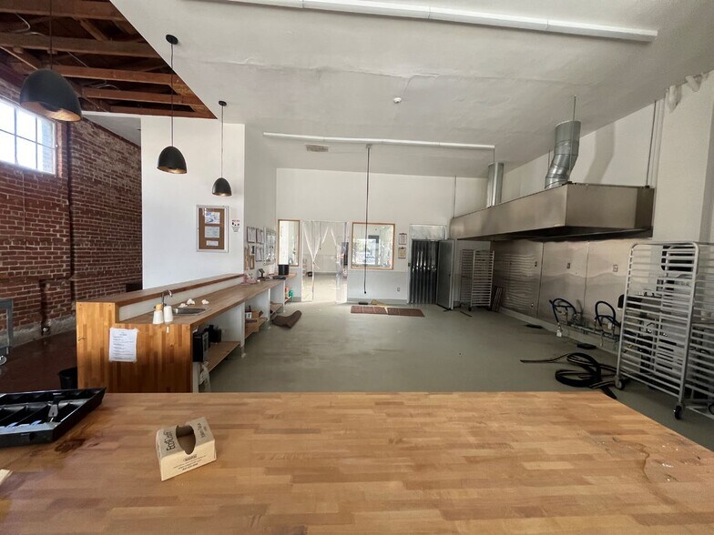 More Photos Of 2575 San Pablo Ave, Berkeley Freestanding For Sale