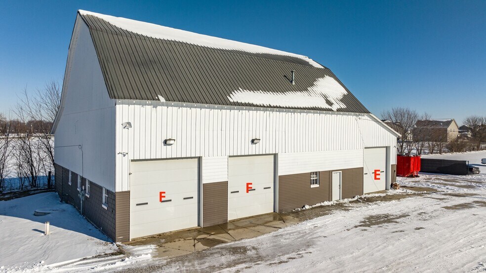 More Photos Of 8758 IN-9, Pendleton Light Manufacturing For Sale