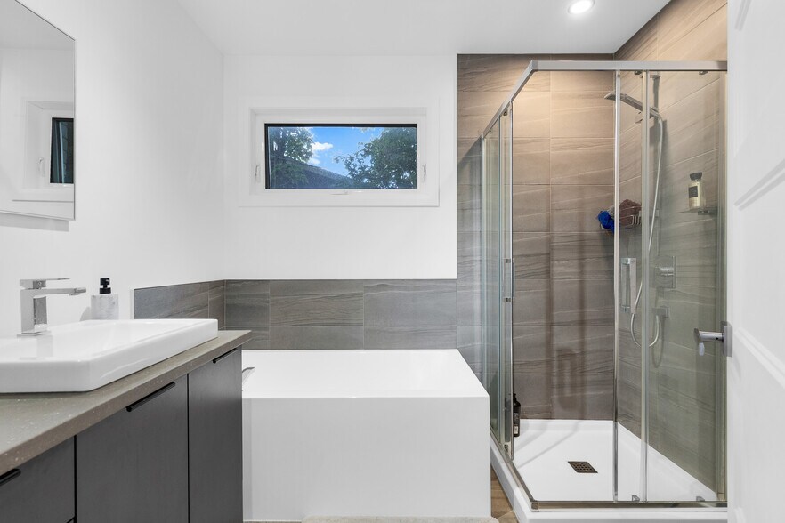 More Photos Of 1611-1615 Rue Godin, Longueuil Apartments For Sale