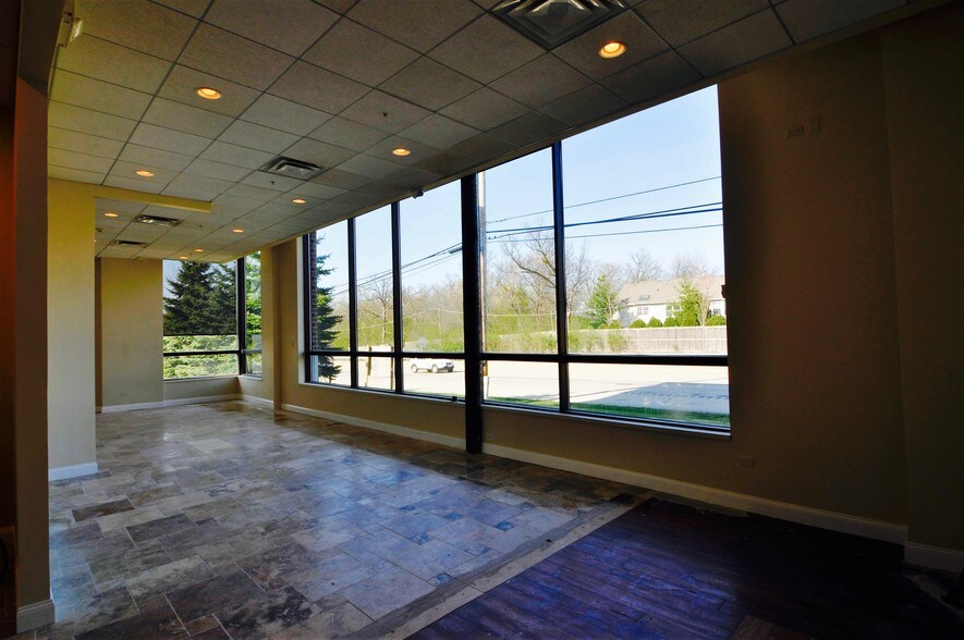 More Photos Of 3330 Skokie Valley Rd, Highland Park Medical For Lease