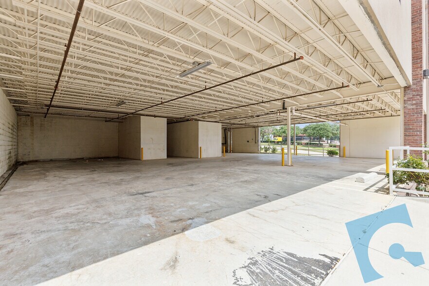 More Photos Of 840 Ranchview Dr, Irving Office For Sale