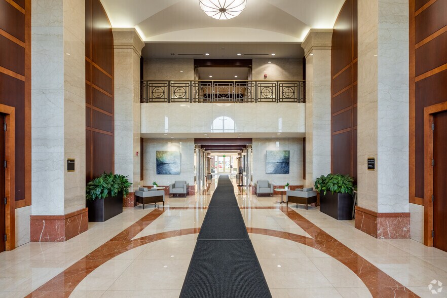 More Photos Of 800 Crescent Centre Dr, Franklin Unknown For Lease