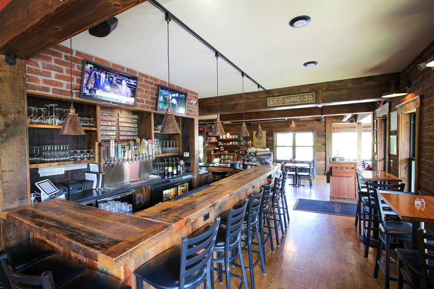 More Photos Of 368 E Main St, Middletown Restaurant For Sale