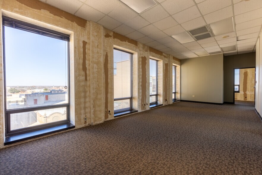 More Photos Of 301 Cypress St, Abilene Office For Sale