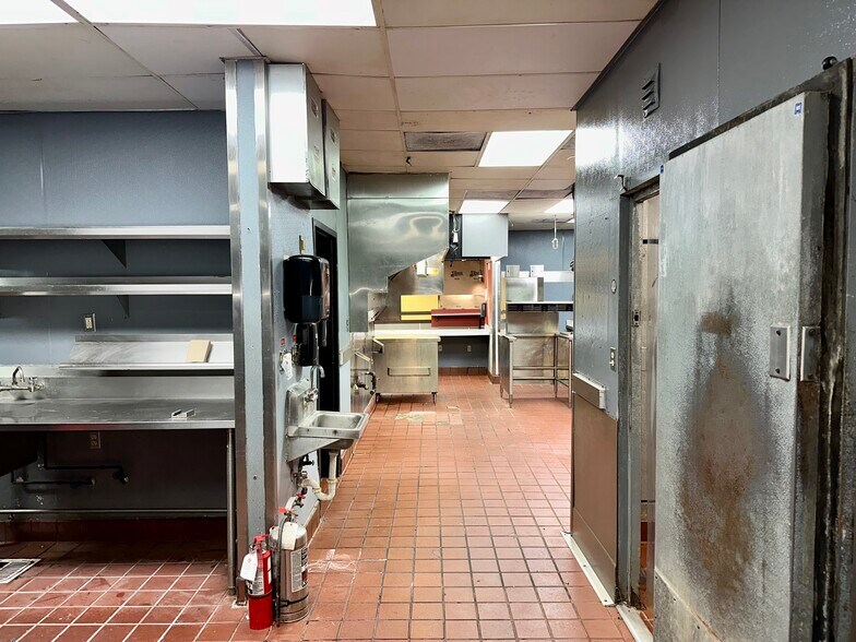 More Photos Of 3501 San Dario Ave, Laredo Fast Food For Lease