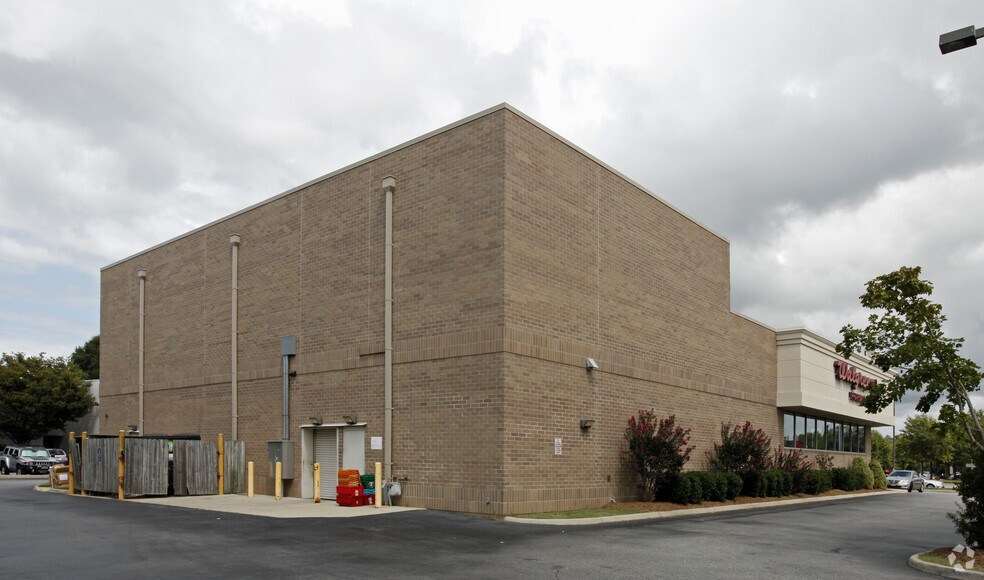More Photos Of 801 Independence Blvd, Virginia Beach General Retail For Sale