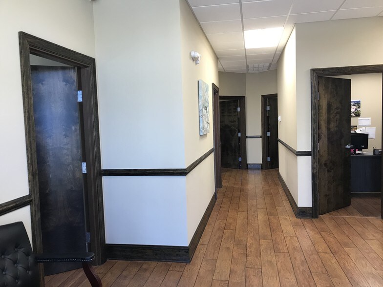 More Photos Of 949 E Main St, Lexington Office For Lease