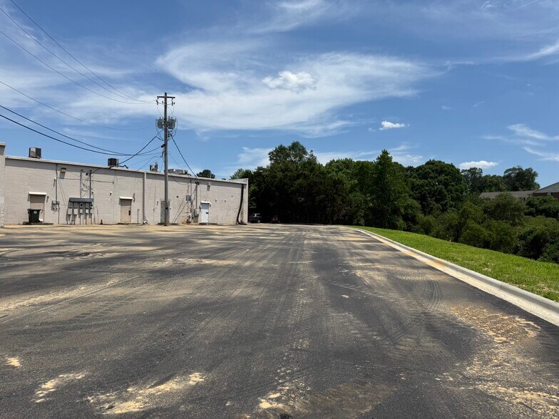 More Photos Of 100 Westgate Plz, Andalusia General Retail For Lease