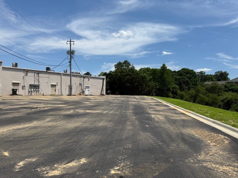 More Photos Of 600 Westgate Plz, Andalusia Restaurant For Lease