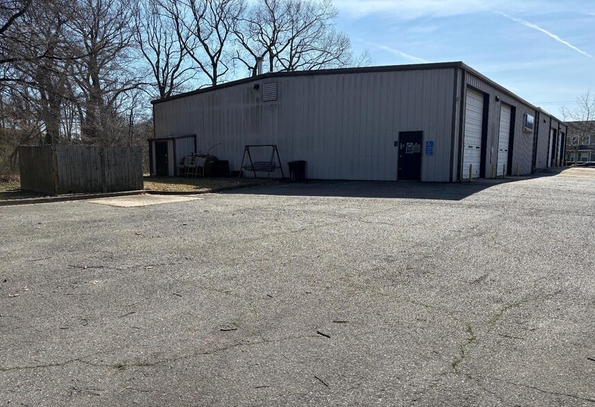 More Photos Of 1008 Yager Ct, Chesapeake Auto Repair For Sale