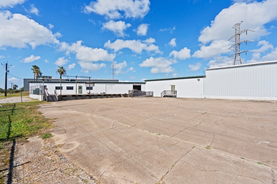 More Photos Of 8602 Broadway St, Galveston Warehouse For Sale