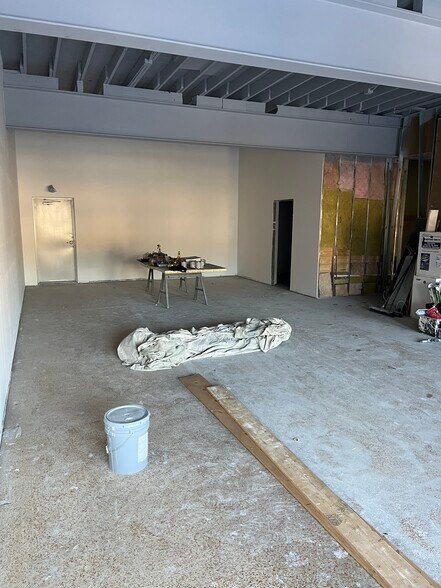 More Photos Of 5617 N High St, Columbus Restaurant For Lease