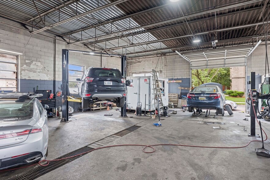 More Photos Of 11505 Livernois Ave, Detroit Industrial For Sale