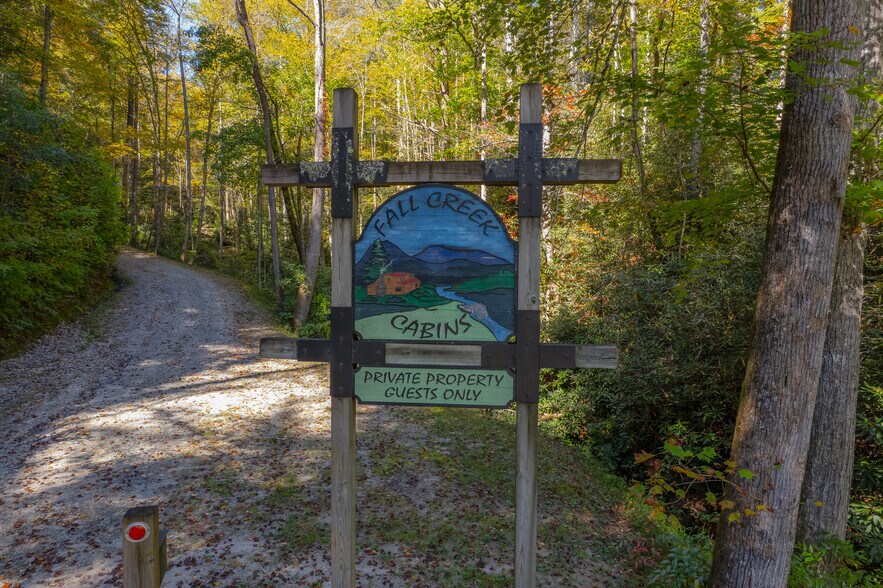More Photos Of 1105 Fall Creek Rd, Purlear Specialty For Sale