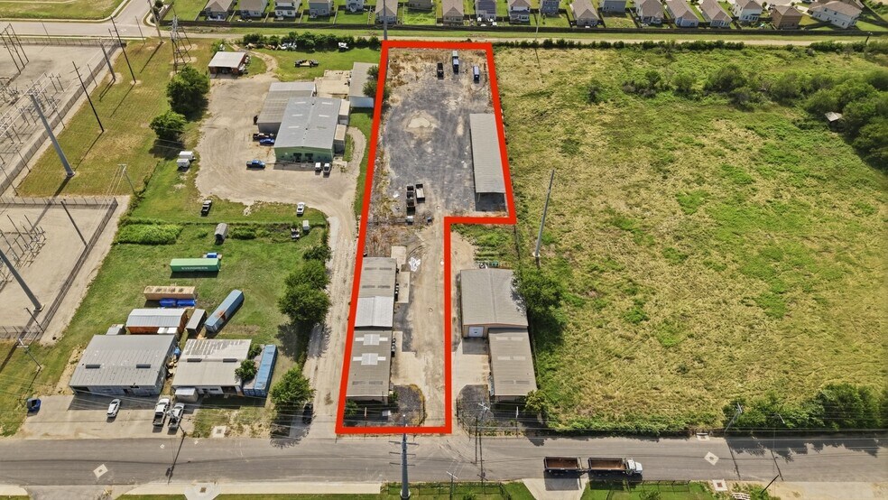 More Photos Of 2476 N Heideke St, Seguin Industrial For Sale