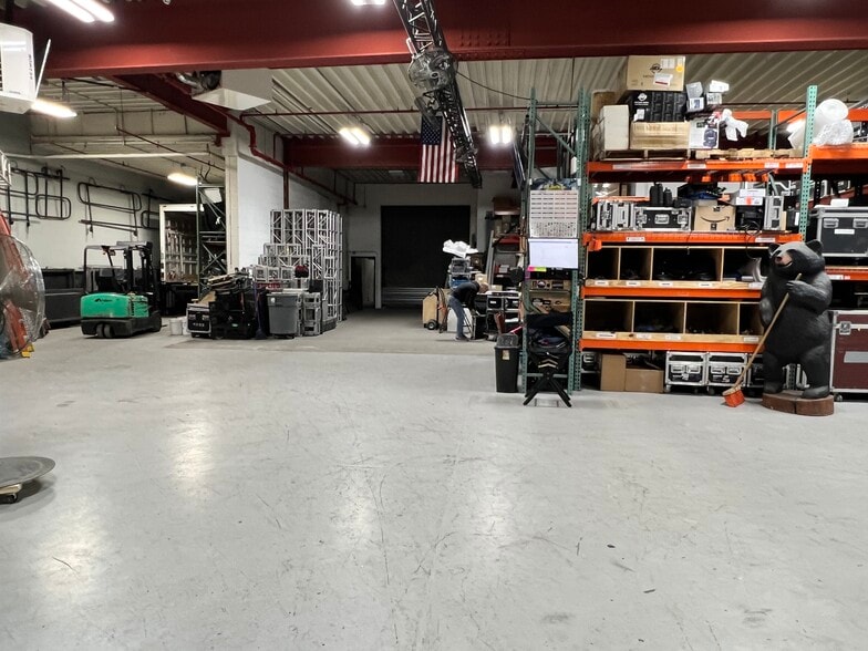 More Photos Of 15 Dock St, Mount Vernon Warehouse For Lease