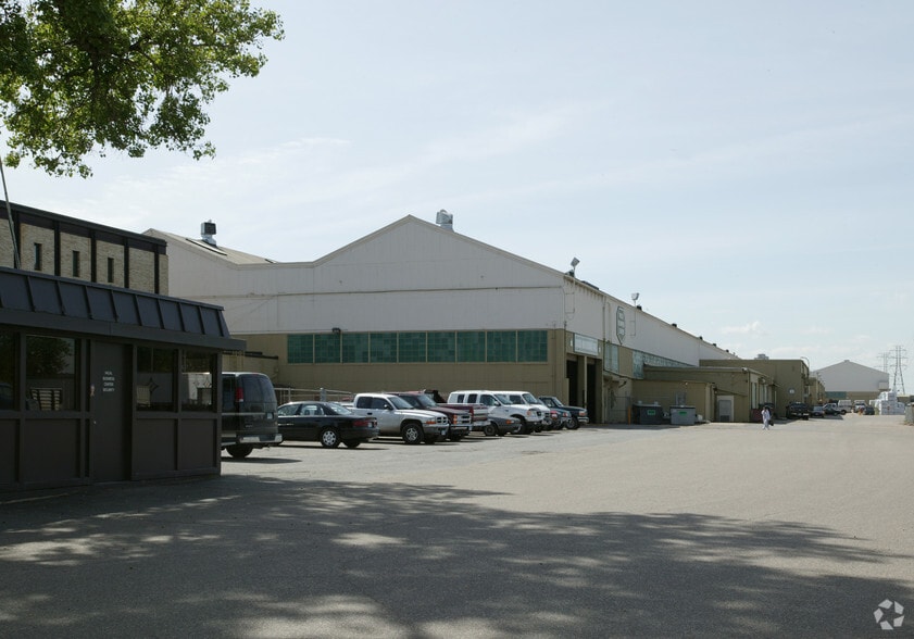 More Photos Of 2500 W County Road B, Roseville Manufacturing For Lease