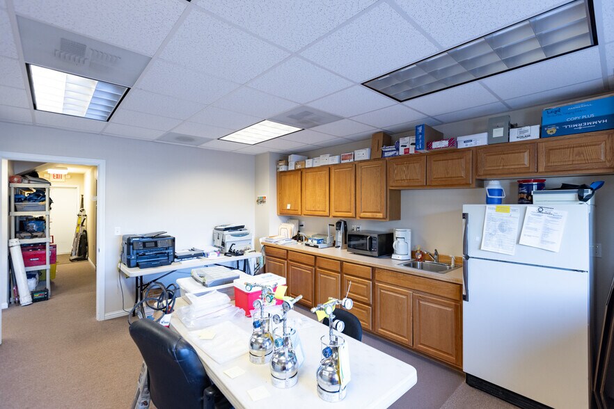 More Photos Of 200 N Wasco Ct, Hood River Warehouse For Sale