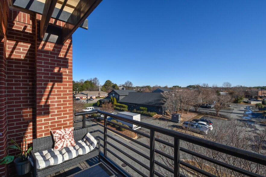 More Photos Of 19701 Bethel Church Rd, Cornelius Office For Sale