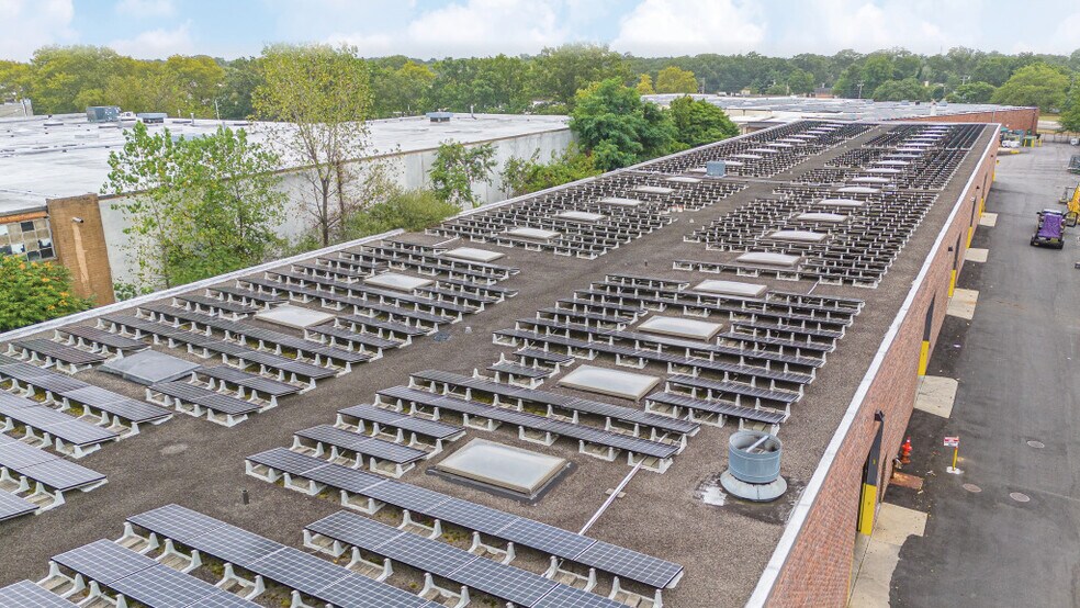 More Photos Of 1750 Express Dr S, Hauppauge Manufacturing For Lease