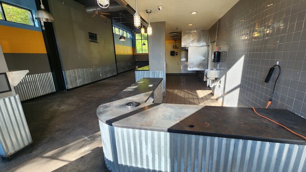 More Photos Of 500-508 Lexington Pky S, Saint Paul Restaurant For Lease