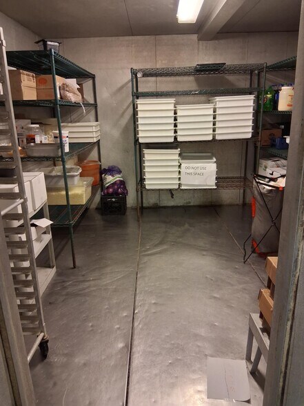 More Photos Of 605 S 10th St, Burlington General Retail For Sale