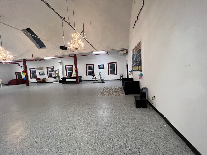 More Photos Of 9021 160th St, Jamaica Storefront Retail Office For Lease