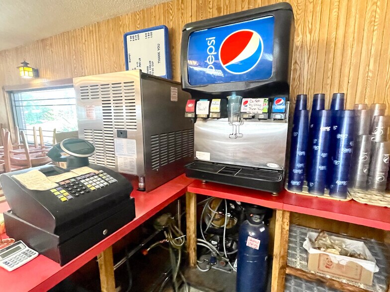 More Photos Of 924 N Main St, Mountain Grove Restaurant For Sale