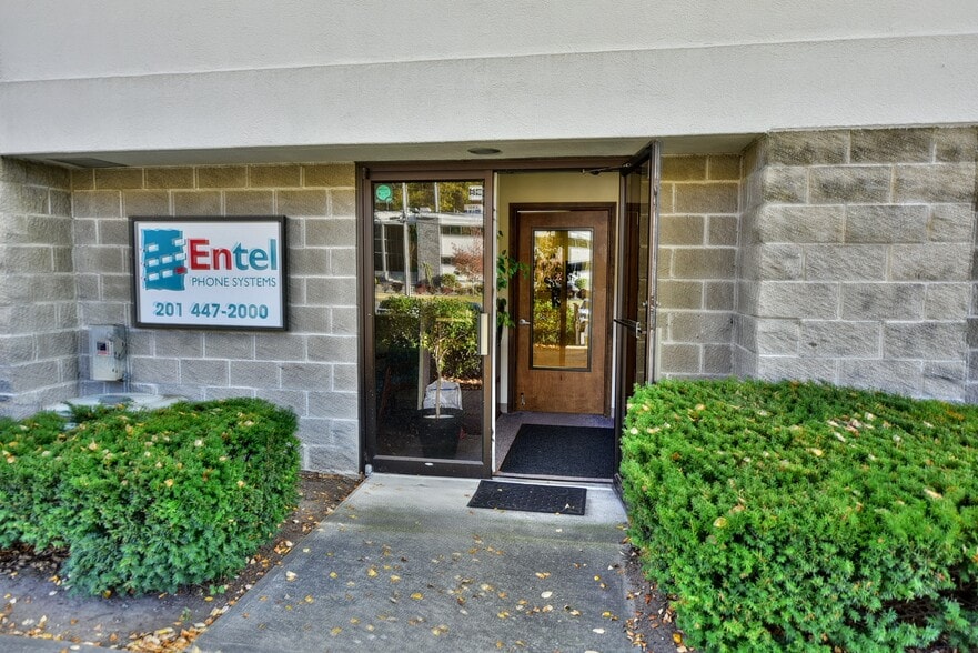 More Photos Of 230 West Parkway, Pompton Plains Flex For Sale